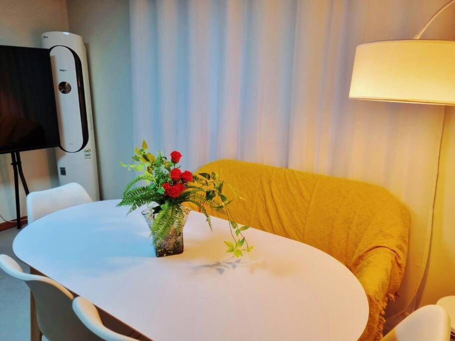 Seoul, 3 Rooms, Gimpo Airport, Free Parking, 1 Pm Check-Out, Super Close To The Station, 10 People, Warm Accommodation, 4 Beds, Hongdae, Jongno, Myeongdong Eksteriør billede