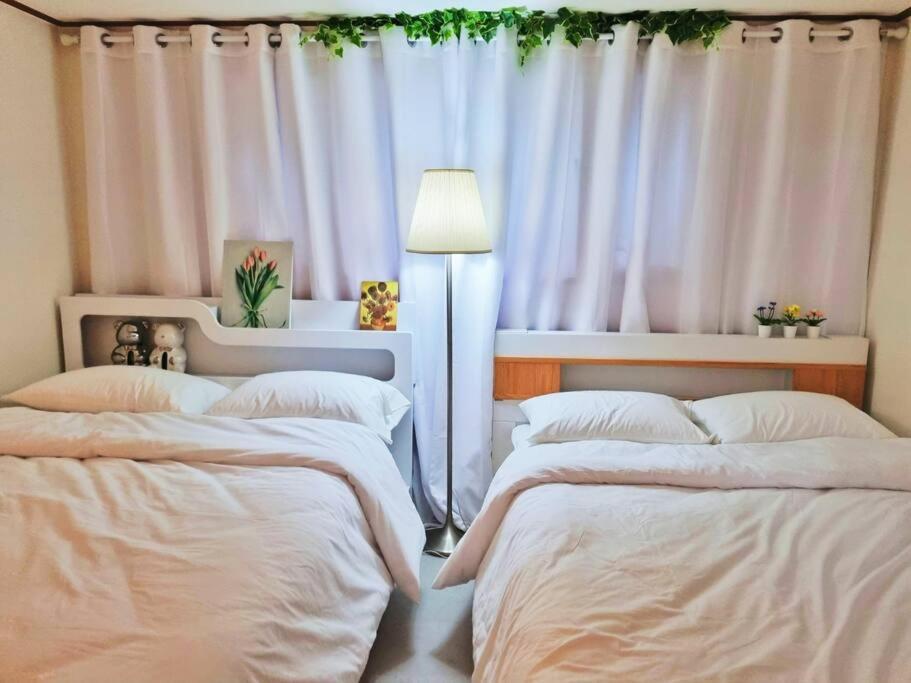 Seoul, 3 Rooms, Gimpo Airport, Free Parking, 1 Pm Check-Out, Super Close To The Station, 10 People, Warm Accommodation, 4 Beds, Hongdae, Jongno, Myeongdong Eksteriør billede