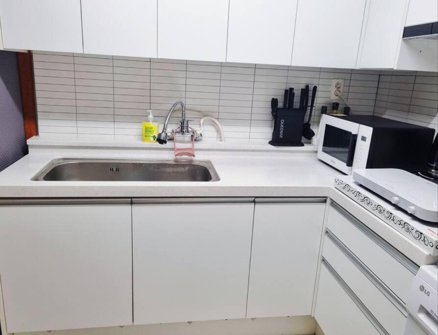 Seoul, 3 Rooms, Gimpo Airport, Free Parking, 1 Pm Check-Out, Super Close To The Station, 10 People, Warm Accommodation, 4 Beds, Hongdae, Jongno, Myeongdong Eksteriør billede